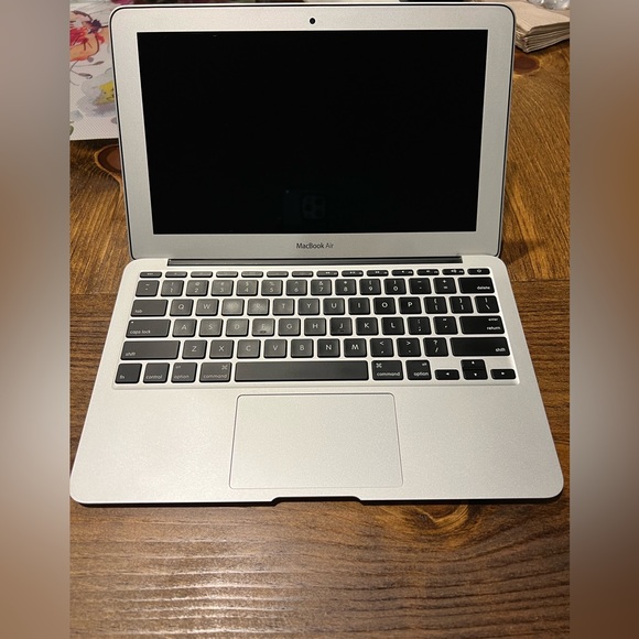 MacBook Air 2015 11-inch - Picture 3 of 16